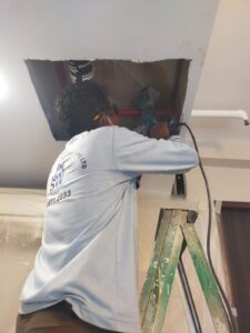 concrete cracks in wall